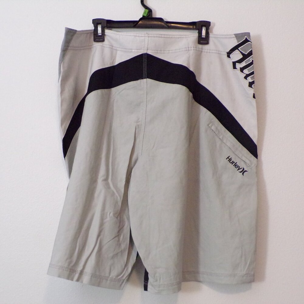 Hurley Men's surf shorts 42 - Picture 2 of 4